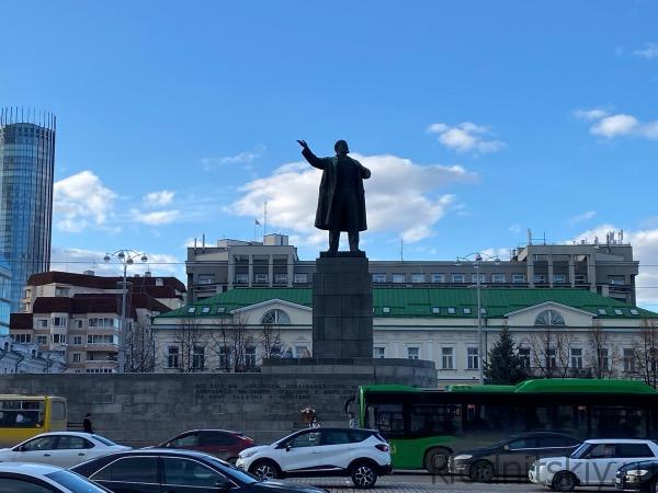 Екатеринбург - памятник Ленину